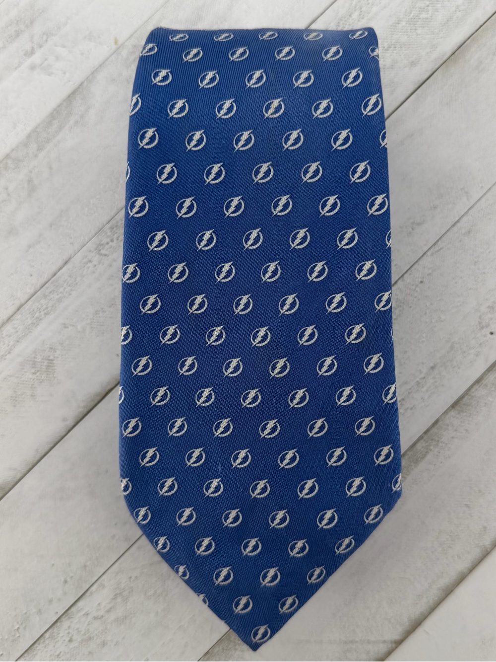 Vineyard Vines NHL Tampa Bay Lightning Silk Necktie Light Blue Men Long 61” Flaw